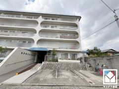 「セブンイレブン西宮香櫨園店」まで徒歩7分、「万代西宮前浜店」まで徒歩8分など、お買い物施設が徒歩圏内に複数あり便利な住環境です。