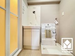 清潔感あふれる、快適な洗面空間
