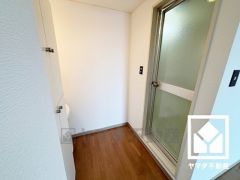 小さなお子様のお風呂上りもこのスペースがあればゆったりとして頂けます。