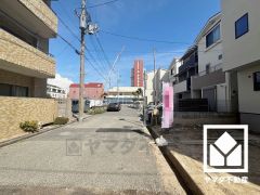 駐車スペース確保。玄関のそばで荷物の上げ下ろしができるので便利です。