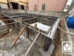 玄関ドアは防犯性と利便性を両立した電気施錠タグキーを搭載。