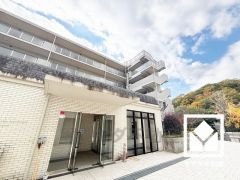 ウェルカムホール、共用棟、ゲストルーム、シアタールーム、ブックラウンジ、キッズルーム、屋上庭園など共用施設・サービスが充実しています。