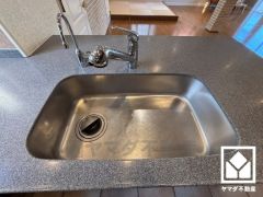清潔感あふれるシンクで、毎日を気持ちよくスタート。食器洗乾燥機付き。