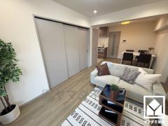 広々16.5帖のLDKが魅力。家族全員がリラックスできる、ゆったりとした快適リビングで温かい団らんの時間を。