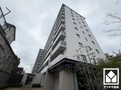 収納力豊富なウォークインクローゼットが2か所ございます。お洋服はもちろん、スーツケースなどの大物もしっかり収納できます。