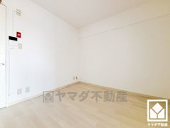 シンプルで美しいデザインのリビングが、毎日の生活に彩りを添える。