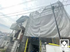 駐車スペース確保。玄関のそばで荷物の上げ下ろしができるので便利です。車種に制限がございます。（軽・小型車）