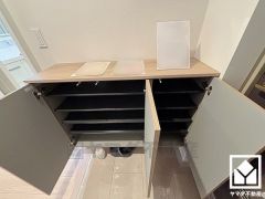 玄関にはシューズボックスを完備。家族の靴もしっかり収納できるので、玄関がいつも片付き、気持ちよくお客様を迎えられます。