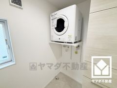 ガス衣類乾燥機「乾太くん」付き。雨や花粉、PM2.5などが気になる日でも、天候に左右されずふんわりと洗濯物を乾かせます。シワがつきにくいのも嬉しいポイント。