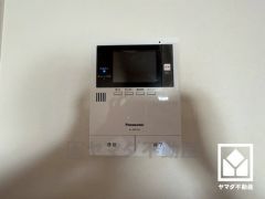 TVモニター付きインターフォンで防犯性もばっちり。