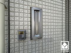 突然の来訪時でも安心なモニター付きインターホンを完備。お留守番中のお子様でも簡単に来訪者の確認ができます。