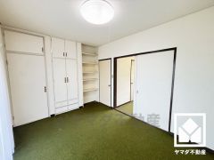 収納付きなので、スッキリとした空間を維持できます。