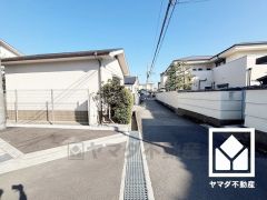 阪急電鉄神戸線「武庫之荘」駅まで徒歩約21分の立地。「マルハチ武庫之荘店」まで徒歩10分、「武庫南小学校」まで徒歩4分など、毎日の通勤・通学だけでなく、日常のお買い物まで利便性に優れています。