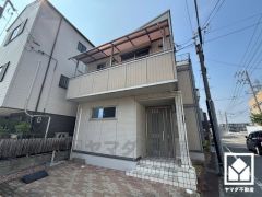 リビングの上部は吹抜けとなっており、圧迫感のない開放的なくつろぎ空間になっています。