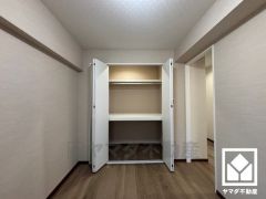 新たに家具を買わなくても良いので、ハンガーパイプ付きのクローゼットは嬉しいですね。