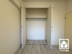 衣類も小物もスッキリ整理、使いやすいクローゼットで快適空間