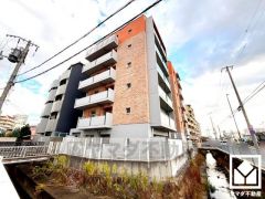 上坂部西公園には広々とした芝生の広場や、遊具の設置された広場なども整備されており、子育て世帯の方にもお勧めです。