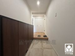 玄関にはシューズボックスを完備。家族の靴もしっかり収納できるので、玄関がいつも片付き、気持ちよくお客様を迎えられます。