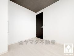 約5帖の洋室です。お子様のお部屋などにも丁度良い広さです。