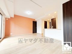 広々16.5帖のLDKが魅力。家族全員がリラックスできる、ゆったりとした快適リビングで温かい団らんの時間を。