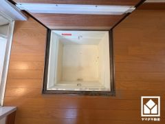 災害時の非常食や食料品のストックなども保存できる床下収納がございます。