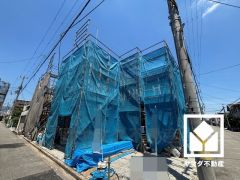 トイレが1階と2階にあるので、朝の忙しい時間にも混雑せず快適です。温水洗浄便座付きなので、季節を問わずいつでも温かい便座をお使いいただけます。
