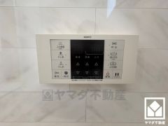 ボタン1つで自動でお湯張りができるオートバス機能付き。追い炊き機能もございますので、いつでも温かいお風呂に入ることができます。