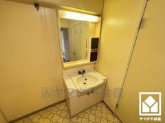 洗面台は収納付きのためスッキリお使い頂けます。