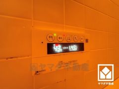 ボタン1つで自動でお湯張りができるオートバス機能付き。追い炊き機能もございますので、いつでも温かいお風呂に入ることができます。