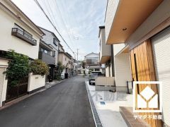 ZEH水準の高い省エネ性能を備えており、光熱費などのランニングコストを抑えられます。夏は涼しく、冬は暖かい、季節に関わらず快適に過ごせる高断熱住宅です。