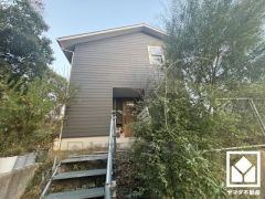 緑に囲まれた閑静な住宅地なので、穏やかな環境で四季折々の自然を感じながらお過ごしいただけます。