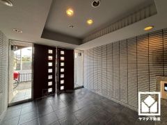 室内洗濯機置場がございますので、天候に左右されず洗濯していただけます。