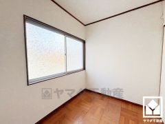 約3帖の2階洋室です。お子様の初めてのお部屋などにも丁度良い広さです。