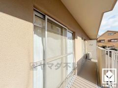 ワイドなバルコニーで広々としているため、お洗濯物をたっぷりと干す事ができます。