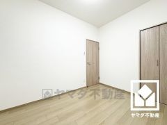 北西側洋室です。全居室に収納がございますので、お部屋の広さを最大限に活用できます。
