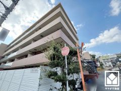 玄関にはシューズボックスを完備。家族の靴もしっかり収納できるので、玄関がいつも片付き、気持ちよくお客様を迎えられます。