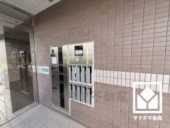 安心と快適を兼ね備えたエントランス。オートロック＆宅配ボックス完備で、暮らしの利便性を高めます。