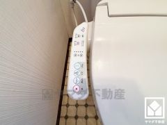 温水洗浄便座付きで、季節を問わずいつでも温かい便座をお使いいただけます。