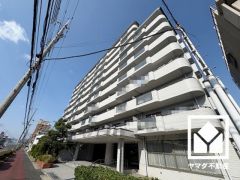 「ファミリーマート福田東鳴尾町一丁目」まで徒歩3分、「キリン堂鳴尾店」まで徒歩5分、「関西スーパー鳴尾店」まで徒歩8分など、お買い物施設が徒歩圏内に複数あり便利な住環境です。