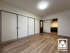 シンプルで美しいデザインのリビングが、毎日の生活に彩りを添える。