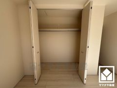 新たに家具を買わなくても良いので、ハンガーパイプ付きのクローゼットは嬉しいですね。