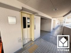 スムーズな移動を叶えるエレベーター。忙しい朝も快適に、ストレスフリーな暮らしをサポート。
