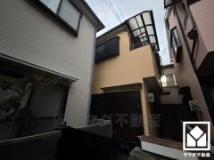 阪神電鉄本線「久寿川」駅まで徒歩約5分、阪急電鉄今津線「今津」駅まで徒歩約13分まで徒歩約5分、JR東海道本線「西宮」駅まで徒歩約25分の立地。