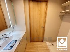 室内洗濯機置場付きなので天候に左右されず洗濯できます。