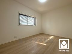 約6帖の3階洋室です。お子様のお部屋などにも丁度良い広さです。