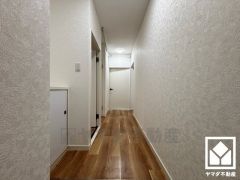 玄関にはシューズボックスを完備。家族の靴もしっかり収納できるので、玄関がいつも片付き、気持ちよくお客様を迎えられます。