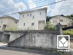 キッチンには窓がございますので、昼間は手元が明るく、お料理がはかどります。