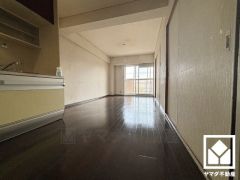 明るい光の差し込むLDKはゆったりとした家族団欒の場に。
