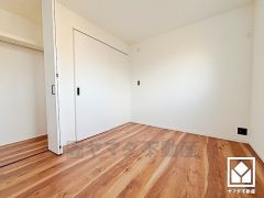 全居室フローリングでお掃除ラクラク。全居室にクローゼットもございますので、お部屋の広さを最大限に活用できます。