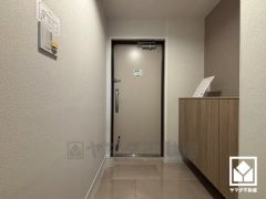 玄関にはシューズボックスを完備。家族の靴もしっかり収納できるので、玄関がいつも片付き、気持ちよくお客様を迎えられます。